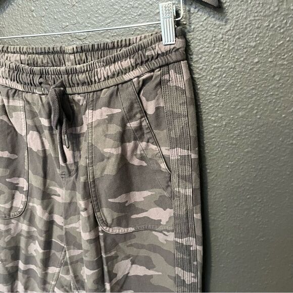 Athleta Camo Farallon Jogger - Picture 14 of 16